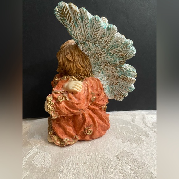 SEATED RESIN ANGEL DRESSED IN BURNT ORANGE GOWN GOLD HIGHLIGHTS ON DRESS & WINGS - Picture 4 of 11